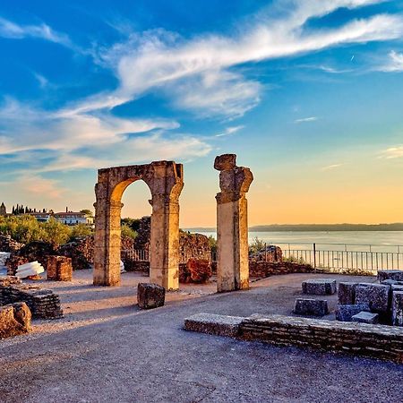 Free Parking - Blue Apartment Vicino Al Centro Sirmione Dış mekan fotoğraf