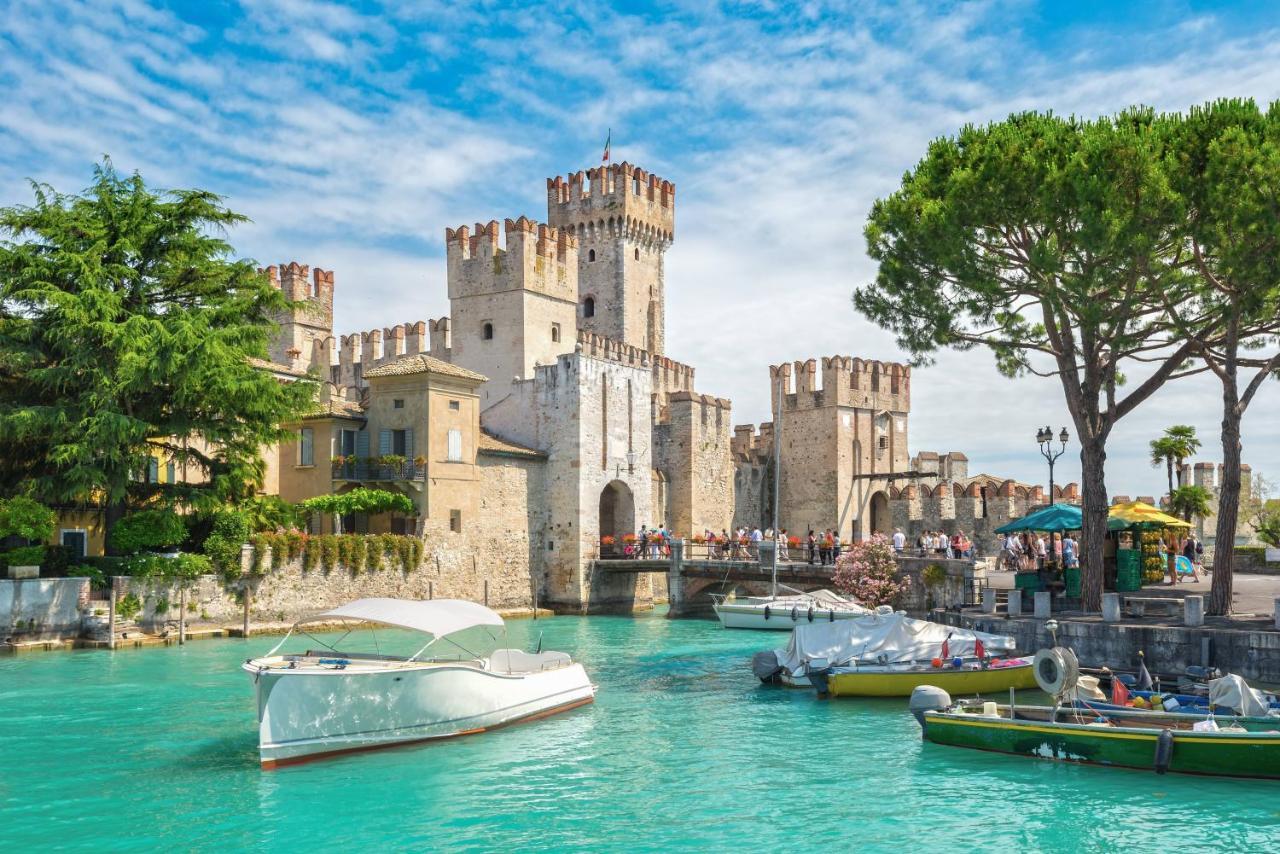 Free Parking - Blue Apartment Vicino Al Centro Sirmione Dış mekan fotoğraf